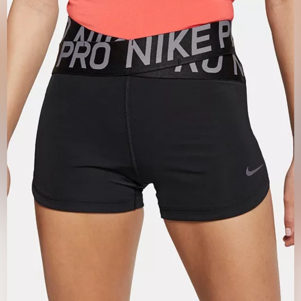 Nike Women's Pro Intertwist Crossover-Waistband Shorts, black, size M